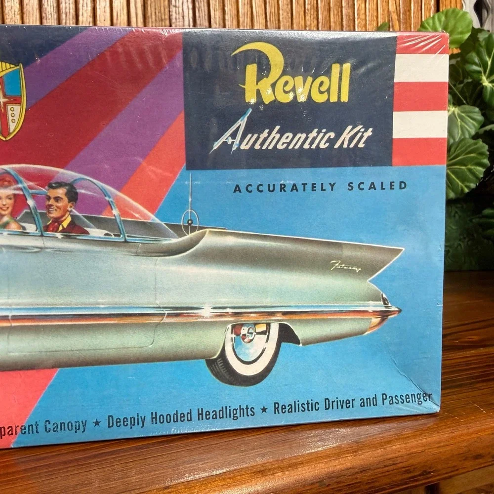 Revell Lincoln Futura Model Kit Blue New Sealed 1270 Concept Car